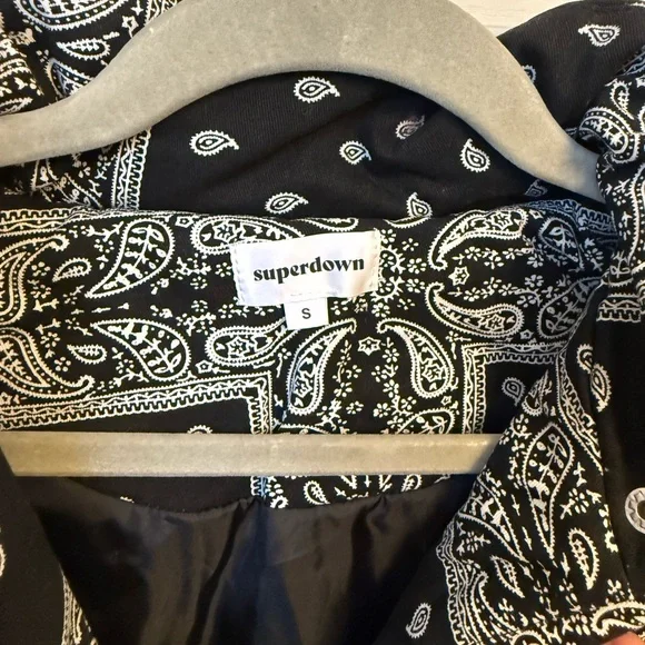 Superdown Navy Bandana Print Puffer Jacket - Picture 4 of 4